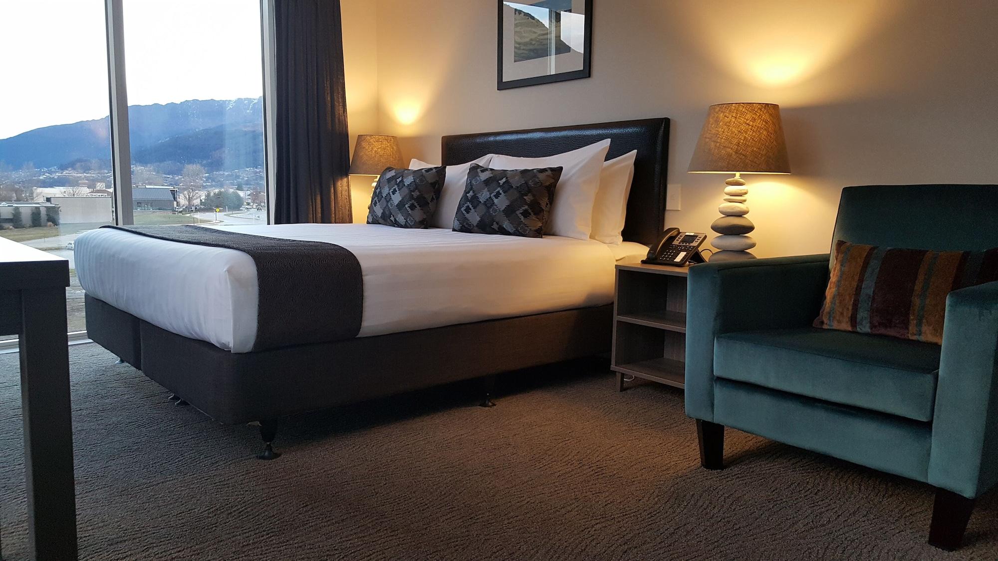 Ramada Suites By Wyndham Queenstown Remarkables Park Extérieur photo